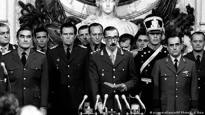 Las dictaduras están ligadas siempre a la estructura militar del estado Las dictaduras están ligadas siempre a la estructura militar del estado