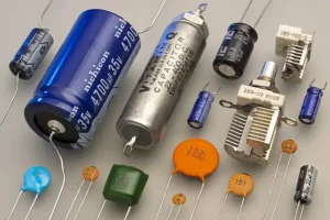 Condensadores eléctricos de varios tamaños