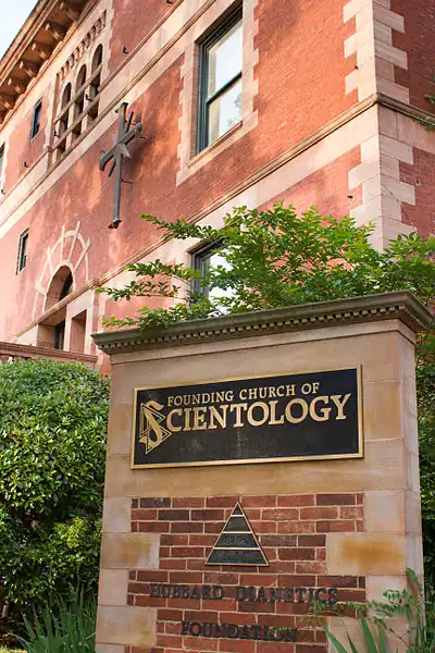 Iglesia cienciología Fotografía de la fachada de la Iglesia fundacional de la Cienciología en Washington, D.C.